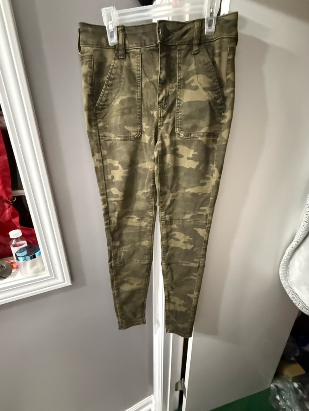 American Eagle Outfitters Olive Camo Cargo Pants